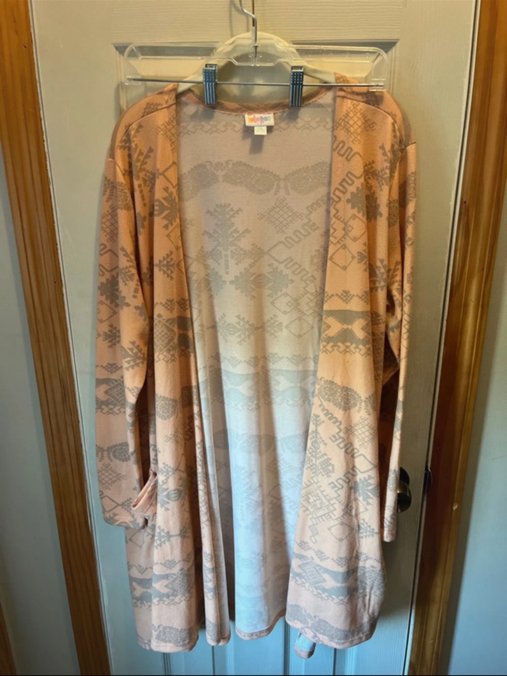 LuLaRoe neutral gray tee with multicolor logo